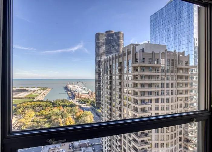 Streeterville W Gym Pool Nr Navy Pier Chi-450 * Chicago