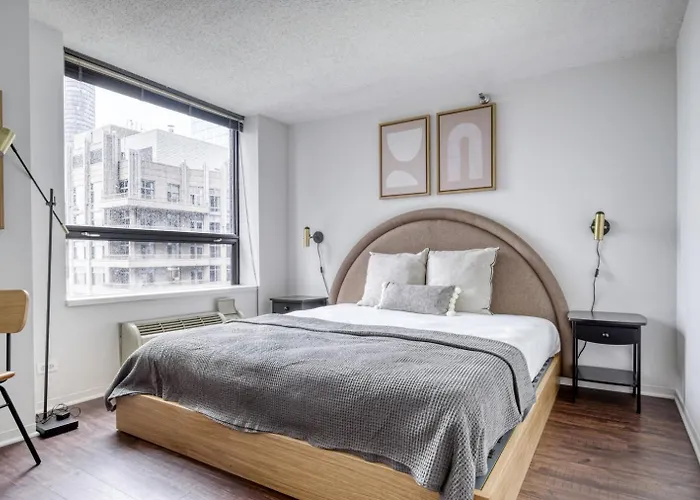 Streeterville W Gym Pool Nr Navy Pier Chi-450 Chicago