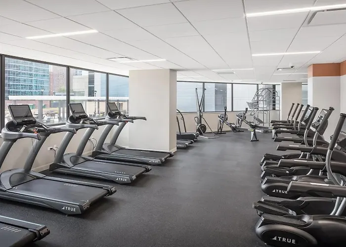 Streeterville W Gym Pool Nr Navy Pier Chi-450 *